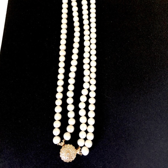 Real Pearl Necklace With Diamonds and Gold Clasp - Picture 10 of 16